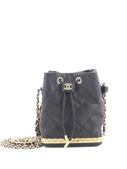 CHANEL Pre-Owned Lock Frame with Chain Quilted Lambskin Small bucket bag Black J684O9IY6Q67PKZH