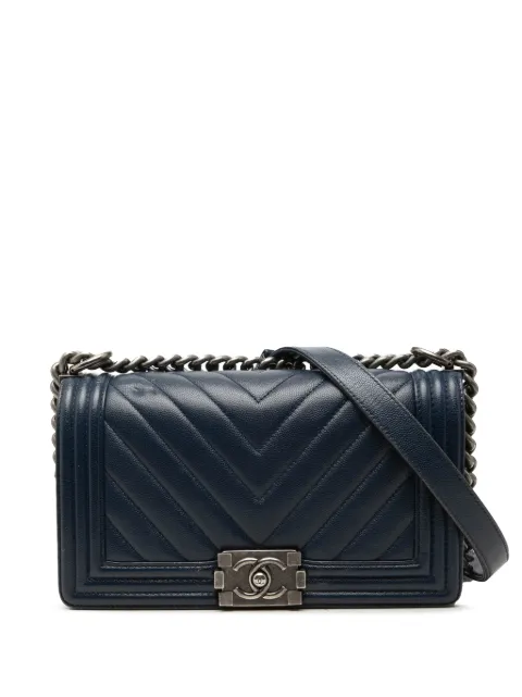 CHANEL Pre-Owned 2017-2018 Old Medium Chevron Caviar Boy Flap crossbody bag Blue 16PUHEWZ906FXPWI