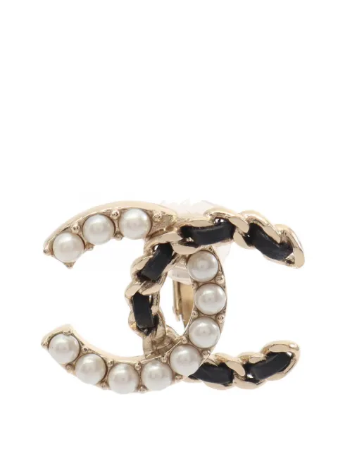 CHANEL Pre-Owned 2022 CC Gold Plated Leather Woven Chain and Faux Pearl Clip On Earring costume earrings Gold 4OS5Z12CL49M5A92
