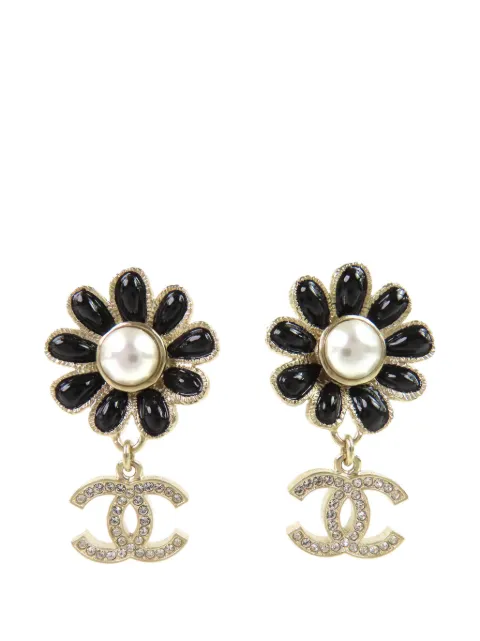 CHANEL Pre-Owned 2022 CC Gold Plated Strass Enamel Faux Pearl Flower Drop Push Back Earrings costume earrings Gold CSC9ZM600E2IS6LW