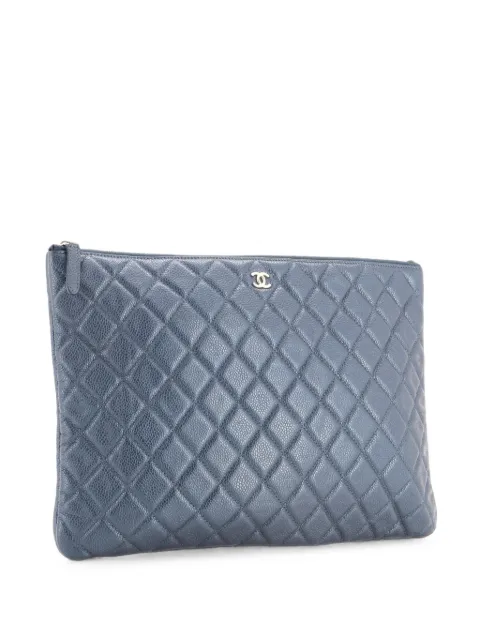 CHANEL Pre-Owned O Case Quilted Iridescent Caviar Large clutch bag Blue AHADNAMSKSZT2RNK