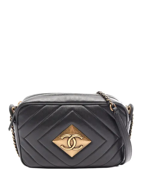 CHANEL Pre-Owned 2015-2016 Chevron Lambskin Pyramid CC Camera Bag crossbody bag Black W1ZT63C5VIXENNDT