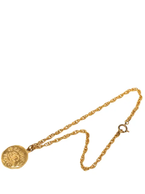 CHANEL Pre-Owned 1970-1980 CC Gold Plated Medallion Pendant Necklace costume necklace Gold CNGNZ9N5P1416IIO