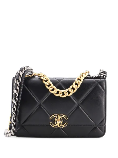 CHANEL Pre-Owned 19 Wallet on Chain Quilted Lambskin crossbody bag Black D0CTQCE5MJOEMG77