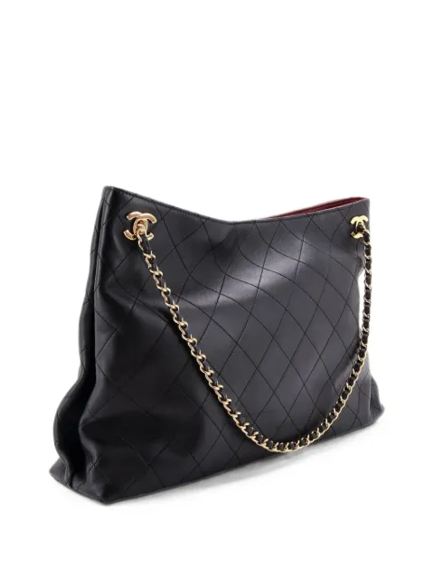 CHANEL Pre-Owned Metiers d'Art CC Shopping Bag Quilted Lambskin Large shoulder bag Black IBKXFITR6YF9SQ1E
