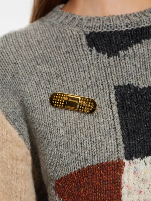 Moschino logo-engraved brooch Gold 26221A91118506