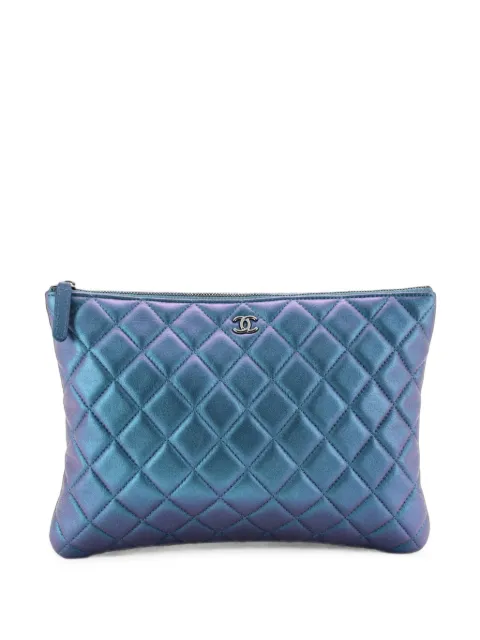 CHANEL Pre-Owned O Case Quilted Iridescent Lambskin Medium clutch bag Blue MYN7M9KULPWZ8NIO