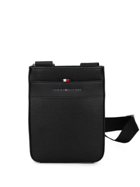 Tommy Hilfiger logo-plaque textured messenger bag Black AM0AM14697