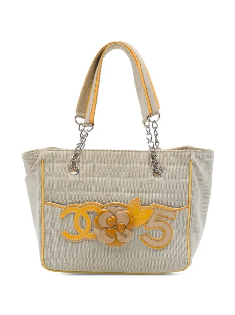 CHANEL Pre-Owned 2005-2006 CC Chocolate Bar Canvas Camellia No. 5 tote bag Neutrals JFEOWFF94EQ9ZZGG