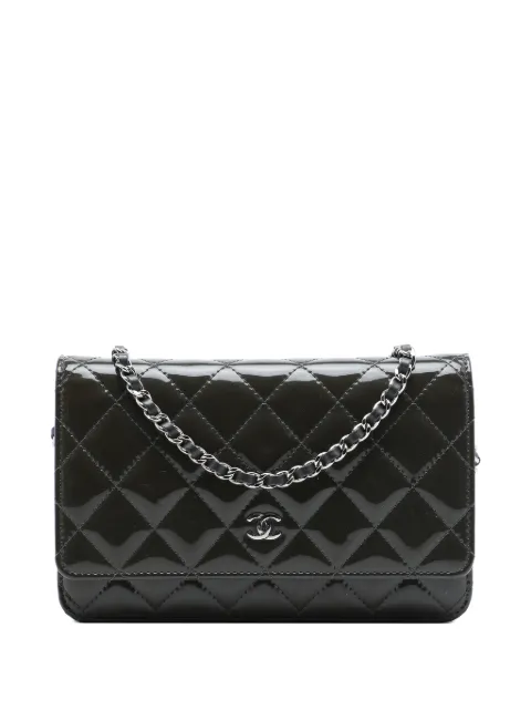 CHANEL Pre-Owned 2015-2016 CC Quilted Patent Wallet On Chain crossbody bag Grey C5KBYUQRQDJS9J38