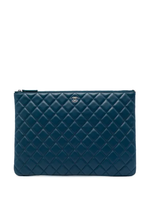 CHANEL Pre-Owned 2016-2017 Large Quilted Lambskin O Case clutch bag Blue U3P7EIFRKDRSDC25