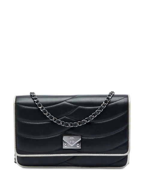 CHANEL Pre-Owned 2016-2017 Lambskin Pagoda Wallet On Chain crossbody bag Black V0A2Z4O7G3GVKS8C
