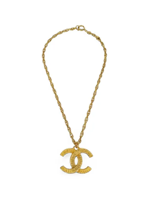 CHANEL Pre-Owned 1993 logo-pendant necklace Gold 179327