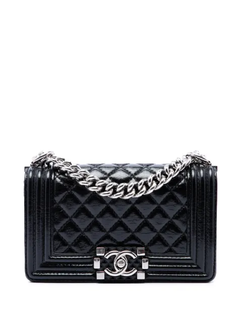 CHANEL Pre-Owned 2018 Small Quilted Crinkled Patent Boy Flap crossbody bag Black 42B9G3W8NDBIALET