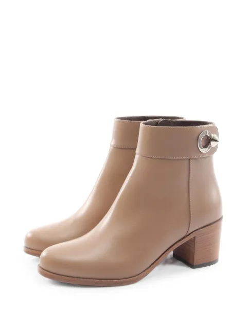 Fendi Pre-Owned 2020s spike-embellished leather boots Neutrals 1097808