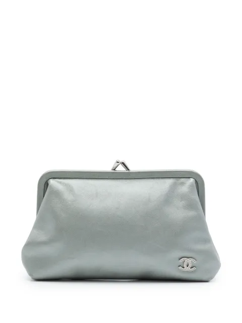 CHANEL Pre-Owned 2012-2013 Metallic Calfskin Kiss Lock clutch bag Silver 1EJ6XPVXRYZHMEU6