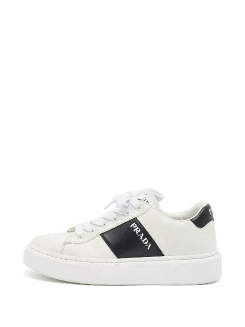 Prada Pre-Owned round-toe lace-up sneakers White 1407199