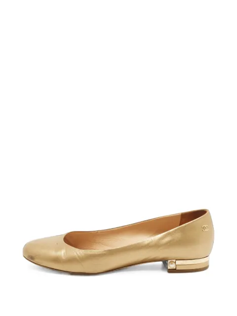 CHANEL Pre-Owned CC faux-pearl ballet flats Gold 1404780