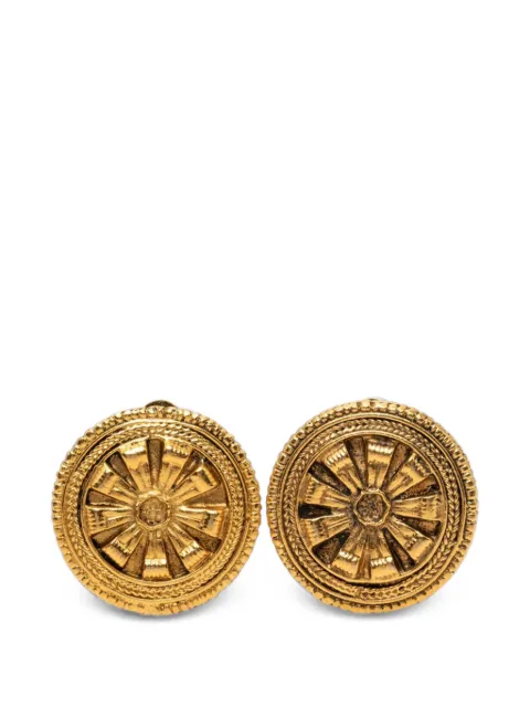 CHANEL Pre-Owned 1970-1980 Gold Plated Round Floral Shield Clip On Earrings costume earrings Gold KG8KQP15JI4YSNAJ