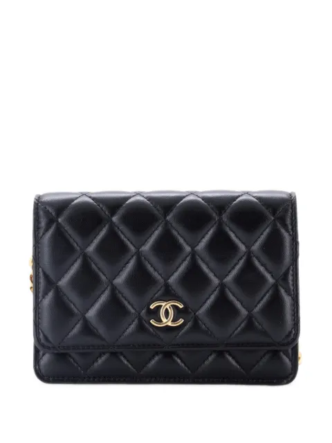 CHANEL Pre-Owned Pearl Samba Resin Wallet on Chain Quilted Calfskin Mini crossbody bag Black ARD6GI5N1WL5DZV0