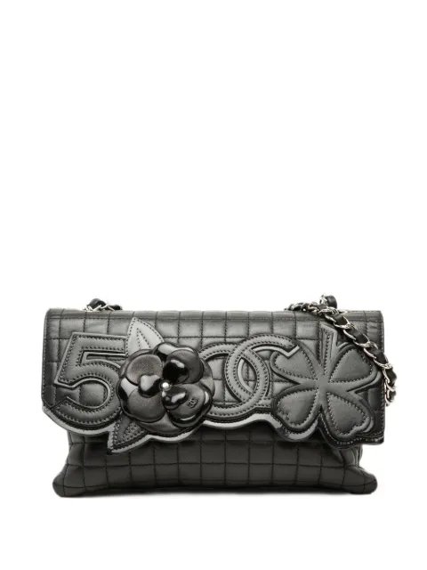 CHANEL Pre-Owned 2005-2006 CC Chocolate Bar Lambskin No 5 Camellia shoulder bag Black JLOF111ZRTVQDFWX