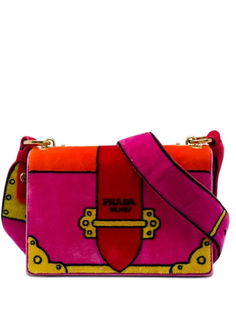 Prada Pre-Owned 2013-2026 Velluto Ricamo Trompe L'oeil Cahier crossbody bag Pink ORWZ0SLE7RL35W32
