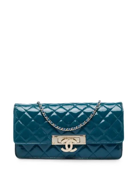 CHANEL Pre-Owned 2014-2015 Quilted Patent Golden Class East West Wallet on Chain crossbody bag Blue UOZJS7CHTPIJ6FCT