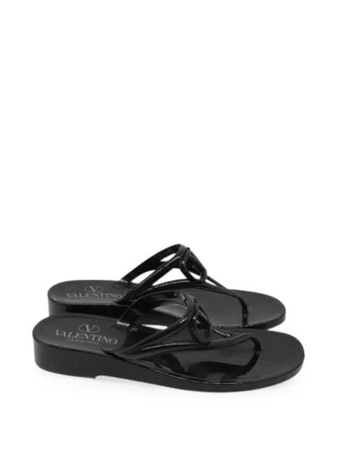Valentino Garavani Pre-Owned VLogo thong sandals Black RFCPUUSSH784163W
