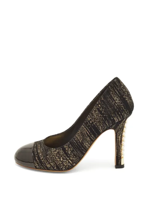 CHANEL Pre-Owned pearl-embellished cap-toe pumps Black 1397369