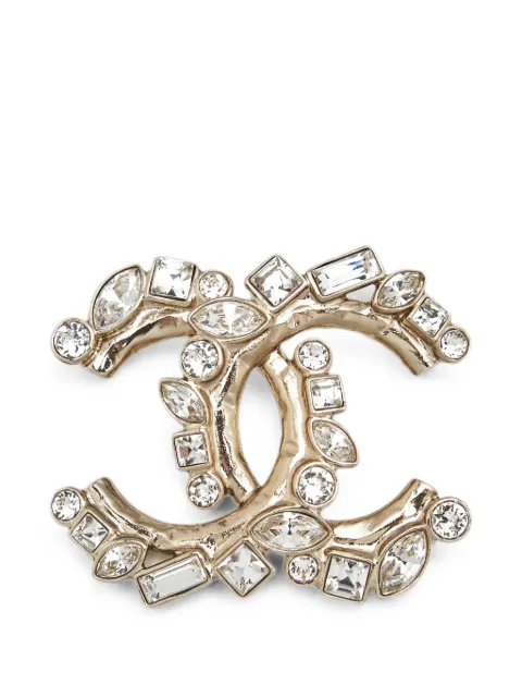 CHANEL Pre-Owned CC crystal-embellished brooch Gold 1382503