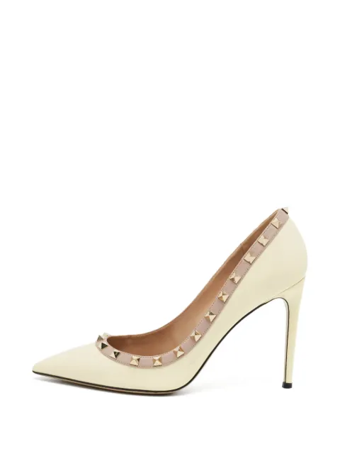 Valentino Garavani Pre-Owned Rockstud pointed-toe heeled pumps Neutrals 1402574