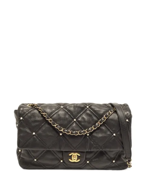 CHANEL Pre-Owned 2019-2020 pearl-embellished CC turn-lock shoulder bag Black 1399951