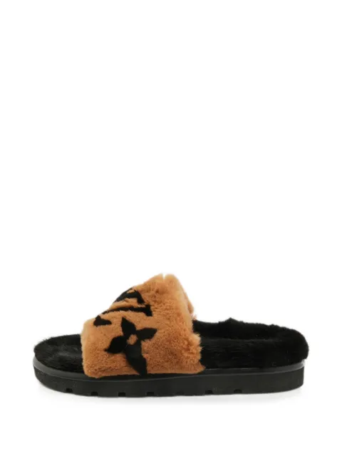Louis Vuitton Pre-Owned Pool Pillow Monogram shearling sandals Brown 1383997