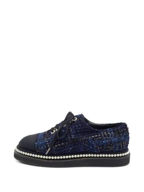 CHANEL Pre-Owned CC pearl-embellished sneakers Blue 1377798