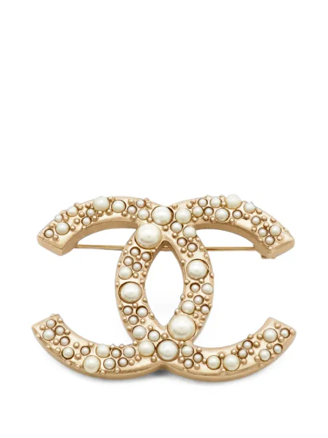 CHANEL Pre-Owned CC logo-motif faux-pearl brooch Gold 1388787