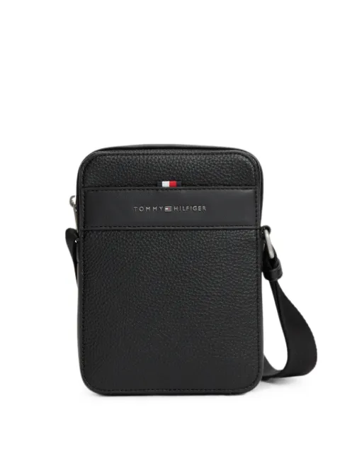 Tommy Hilfiger grained-leather logo-plaque messenger bag Black AM0AM14698