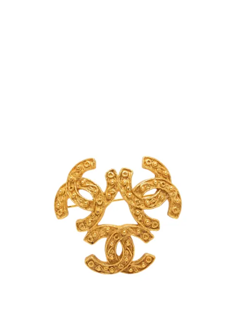 CHANEL Pre-Owned 1994 Gold Plated Triple CC Brooch costume brooch Gold XOF0L7L2I4K3P7TN