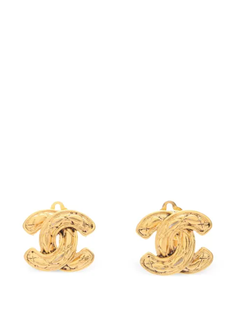 CHANEL Pre-Owned 1986-1988 matelassé CC logo earrings Gold 1094264