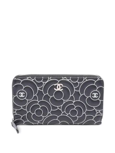 CHANEL Pre-Owned 2016-2017 large Camellia zip-around wallet Black 109939322544013
