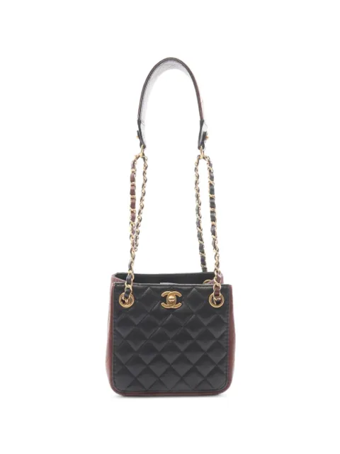 CHANEL Pre-Owned 2020-2021 Matelassé bucket bag Black 109887130674122
