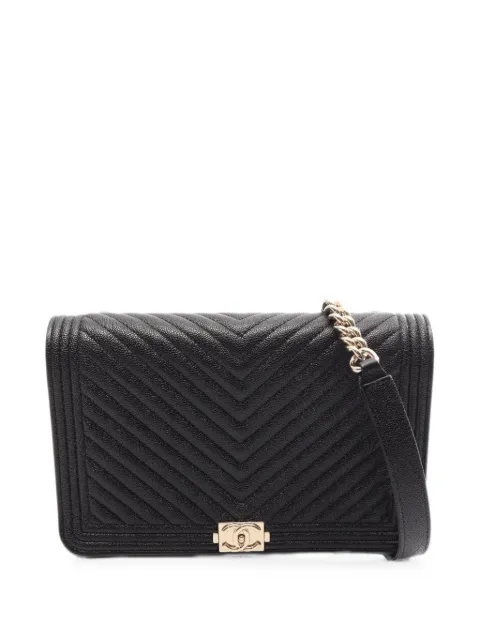CHANEL Pre-Owned 2020-2021 V-stitch Boy Chanel caviar leather crossbody bag Black 109889730031472