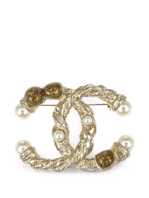 CHANEL Pre-Owned 2011 Interlocking CC faux-pearl brooch Gold 167863