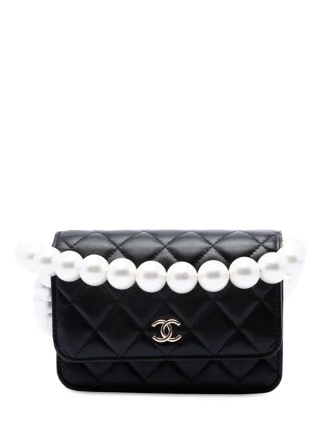 CHANEL Pre-Owned 2021 CC Quilted Lambskin Maxi Pearl Chain Strap crossbody bag Black LWE0J5JPA2A125KH