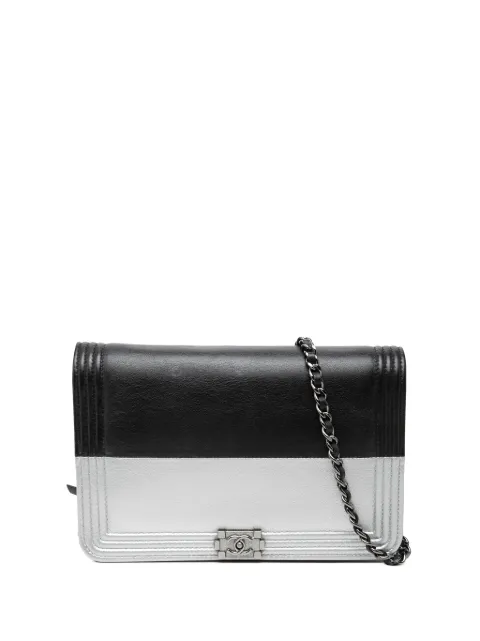 CHANEL Pre-Owned 2015-2016 Bicolor Calfskin Boy Wallet On Chain crossbody bag Black 4P2B7DZG8YGMV1ME