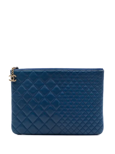 CHANEL Pre-Owned 2016-2017 Medium Bi Quilted Lambskin O Case clutch bag Blue QPUH399HUSJL5XX2