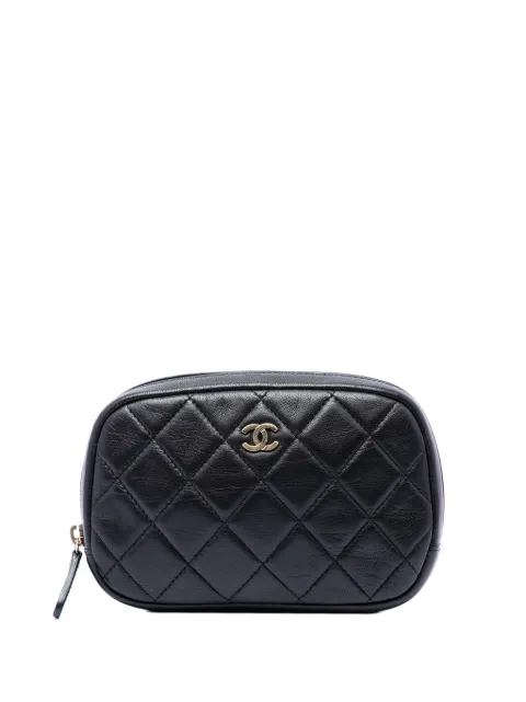 CHANEL Pre-Owned 2016-2017 CC Quilted Lambskin Curvy Cosmetic Case pouch Black 6DJZ52OM92A0132F