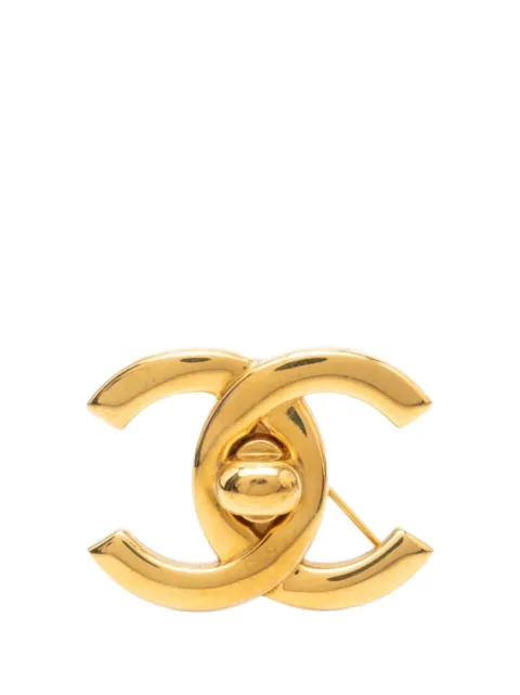 CHANEL Pre-Owned 1996 CC Gold Plated Turnlock Pin Brooch costume brooch Gold QCD98IZHZ4AE67XF