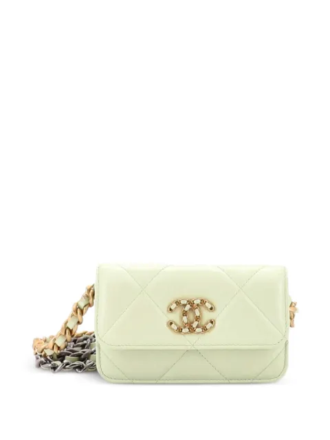 CHANEL Pre-Owned 19 Clutch With Chain Quilted Lambskin shoulder bag Green CYE3AYUPLKZI8OIG