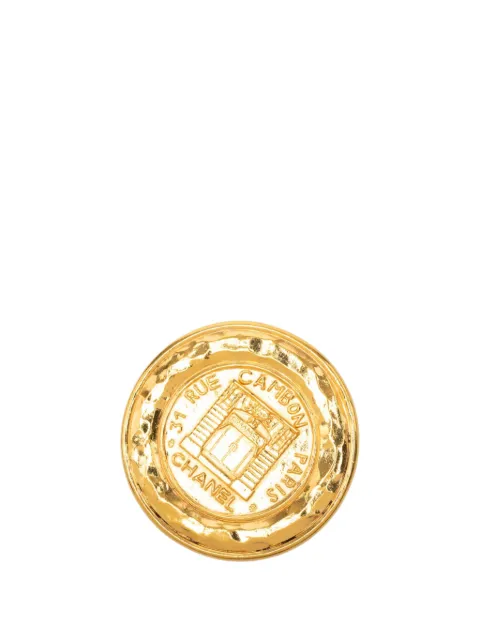 CHANEL Pre-Owned 1970-1980 Gold Plated 31 Rue Cambon Medallion Pin Brooch costume brooch Gold AAG40MC60QEHZMDI