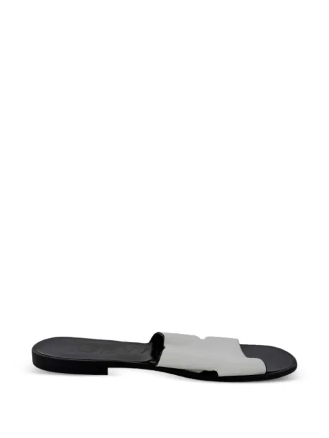 Loewe Pre-Owned Logo slide sandals White RFCPUGBSH767876W